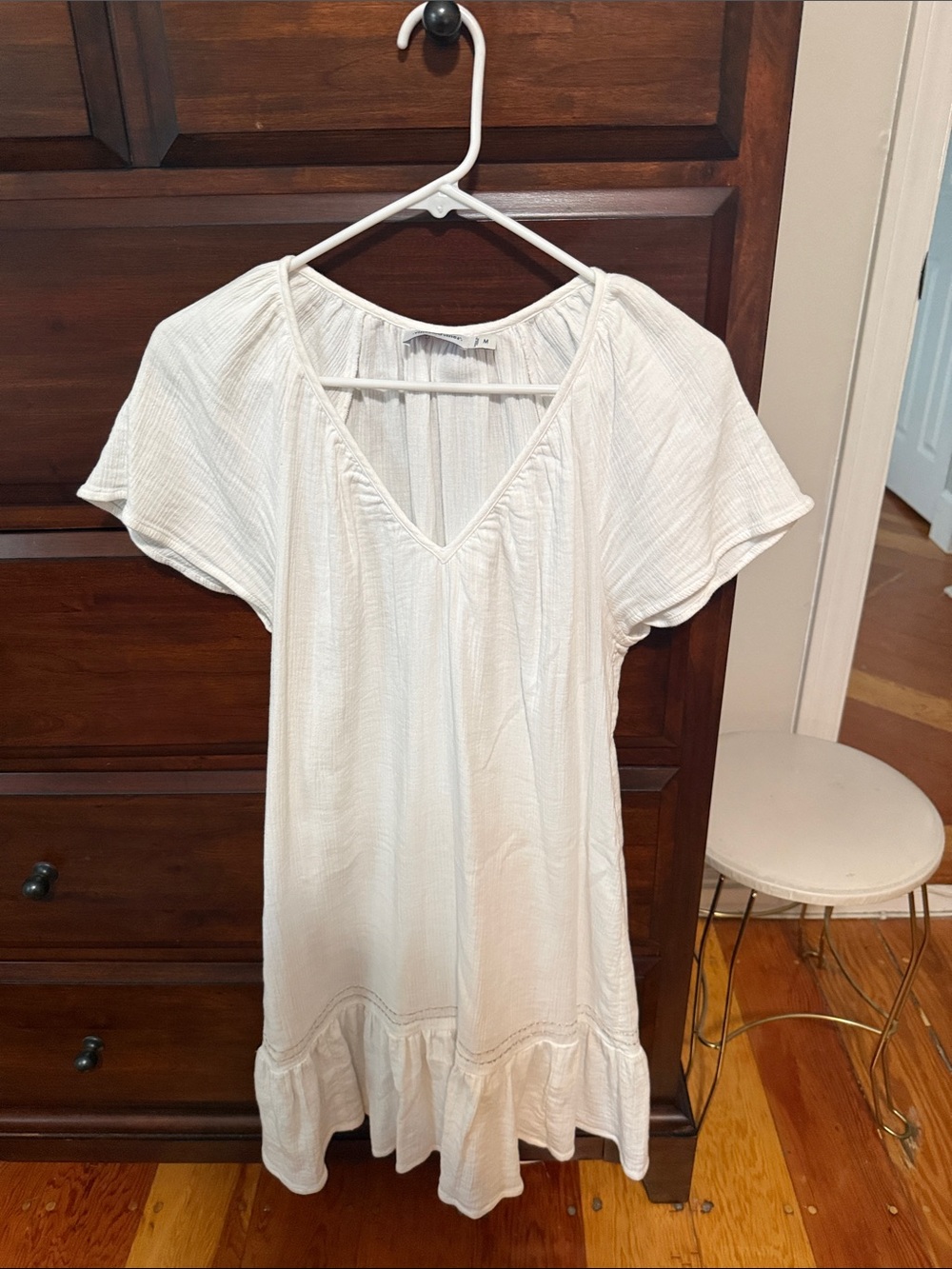 Vineyard Vines Women's White V-Neck Short Sleeve Ruffle Hem Dress